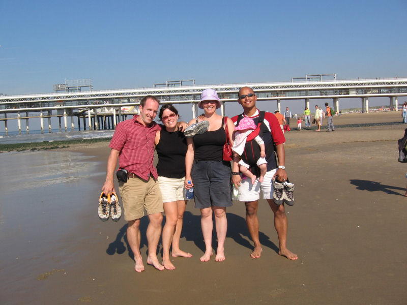2005 09 22 On their last full day, we biked all the way across Den Haag to the beach.