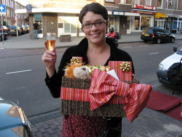 2006 09 08 Pretty Wife and her Pretty Wrapping Job