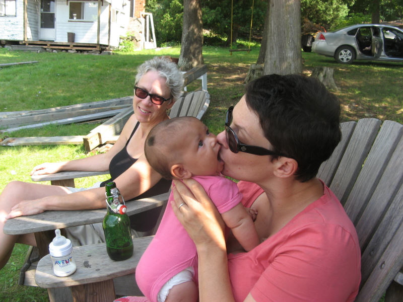 2007 07 31 Mama and Harper Smooching