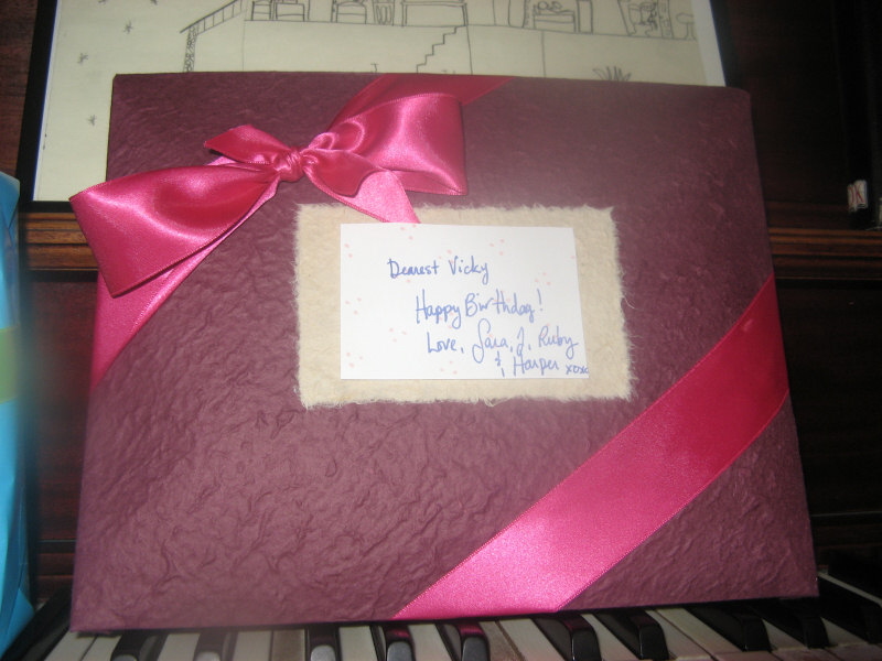 2007 09 29 Prezzie for Vicky