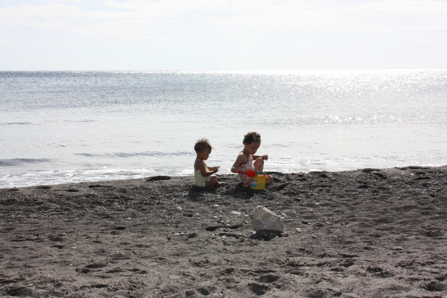 2008 10 09 Girls on the Beach